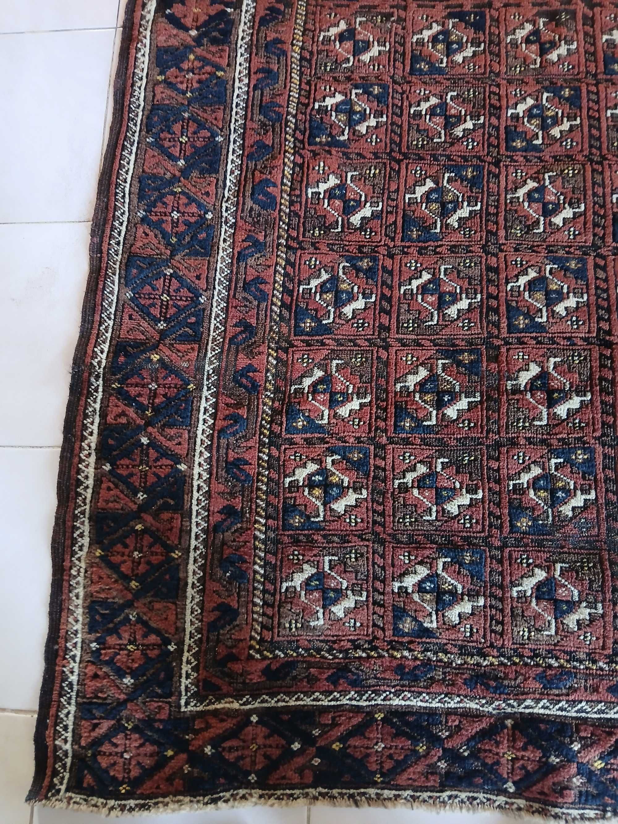 Tapete Afghan belíssimo e antigo.
