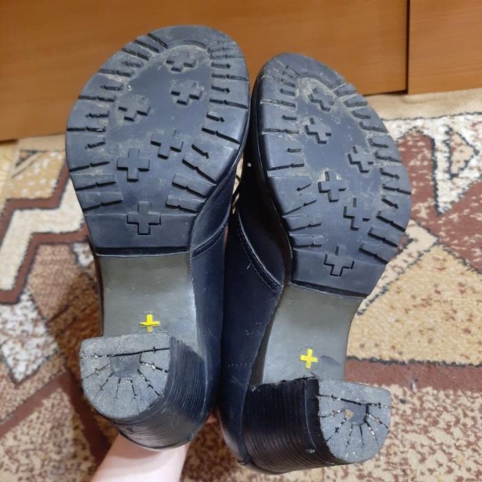 чорні ботильйони dr martens viviana 39