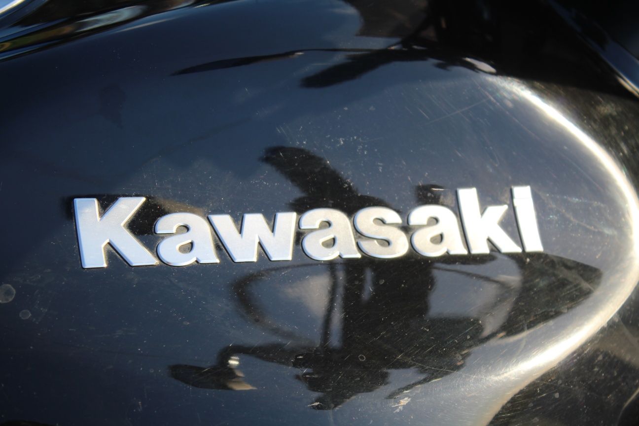 Kawasaki Z1000 de garagem