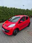 Peugeot 107 Peugeot 107 z 2005 roku – praktyczne i ekonomiczne auto do miasta.