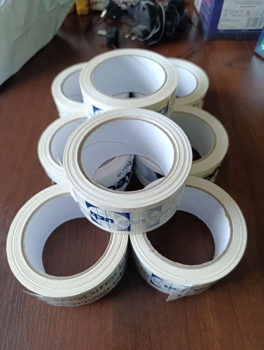 Taśmy klejące do klejenia paczek