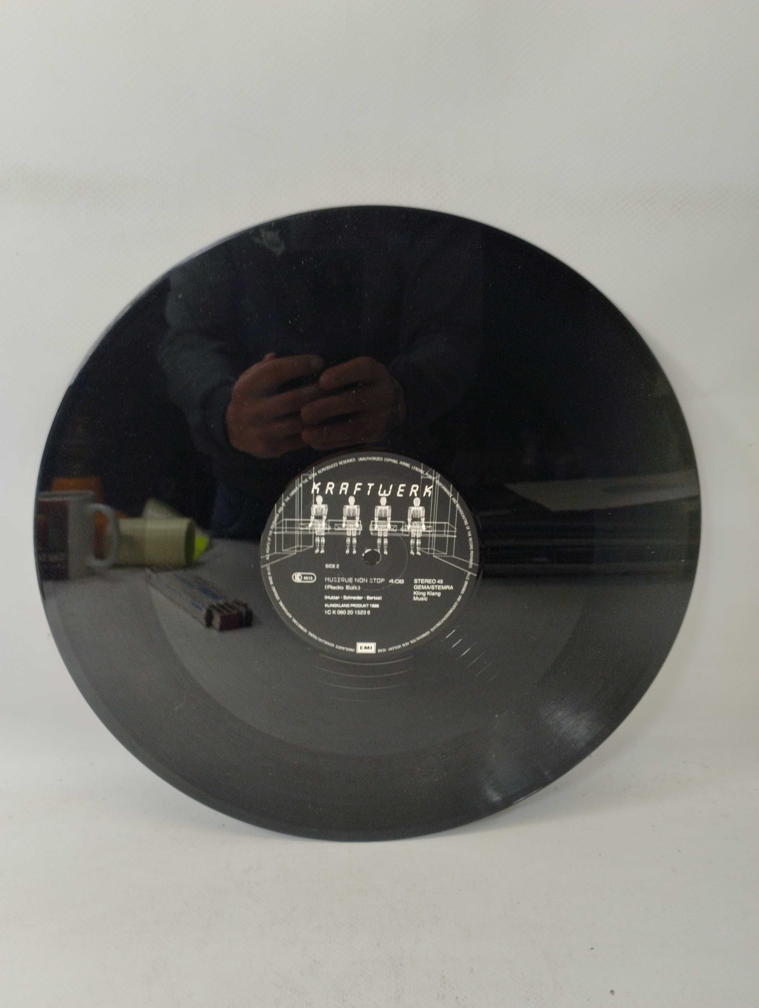 Kraftwerk – Musique Non Stop