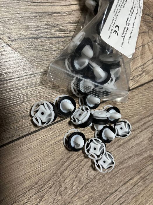 Клипсы дверей Renault Peugeot