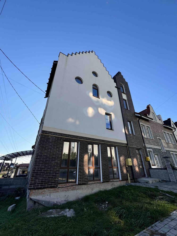 Продам дворівневу квартиру ,новий масив району Новий Двір