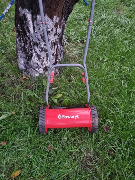 Kosiarka ręczna a