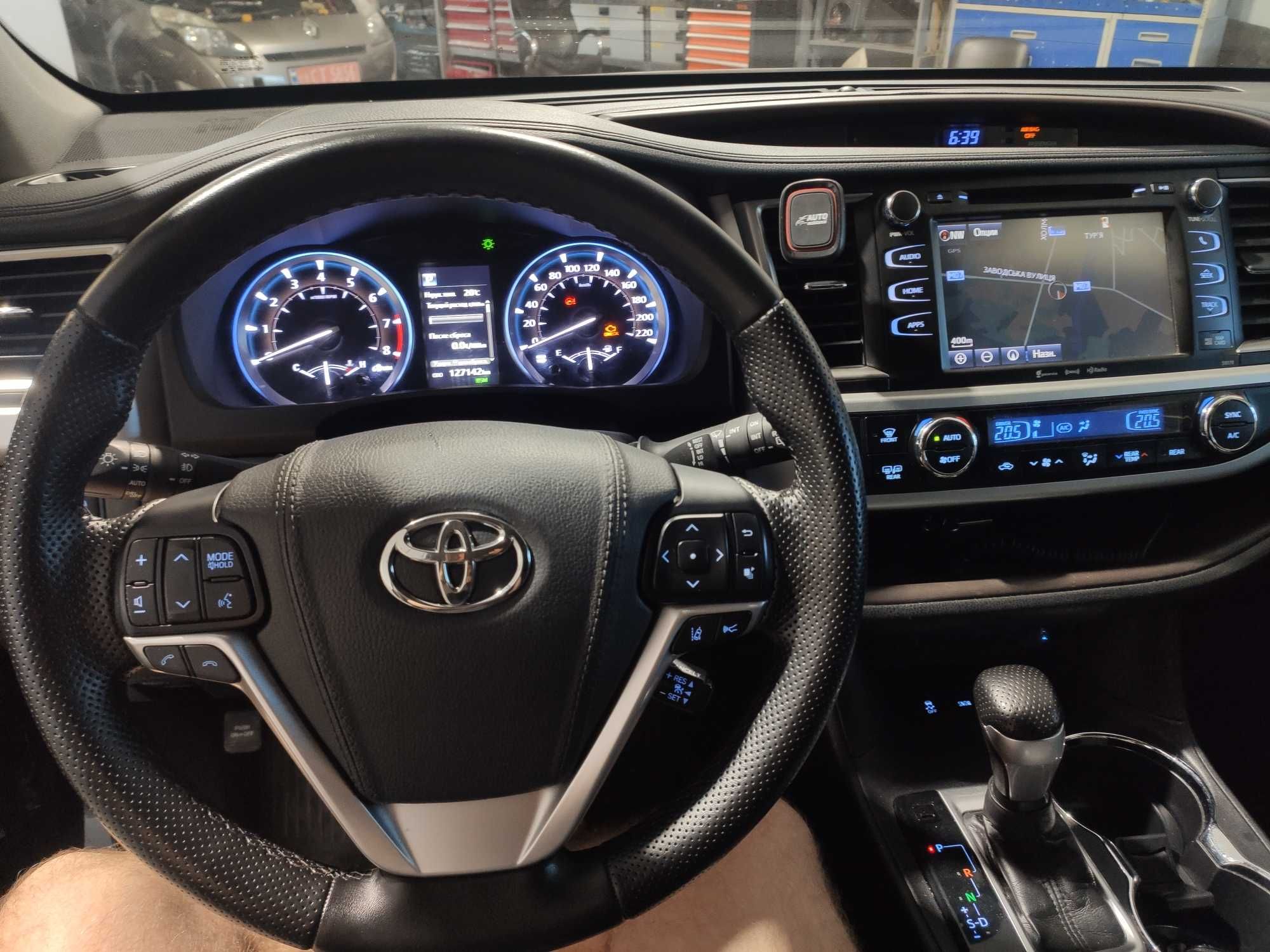 Зміна мови, українізація, русифікація Toyota та Lexus
