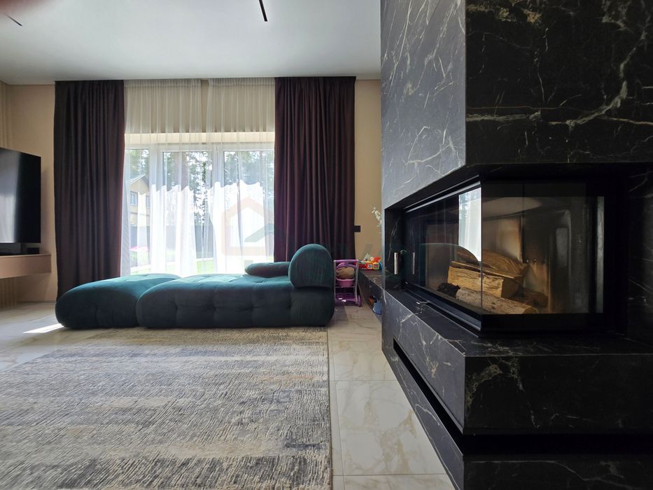 Ліс, тиша, басейн, баня, камін — все, що треба для життя. Лісова Буча