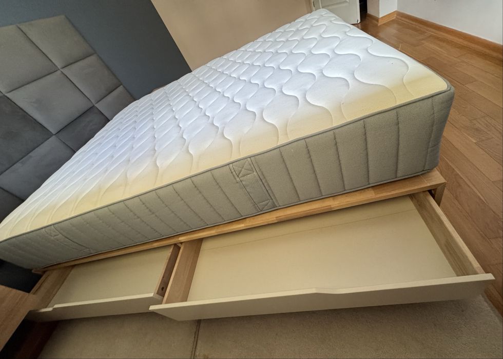 Rama lozka i materac 160x200 ikea