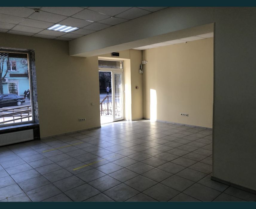 Продам приміщення по червоній лінії на першій дільниці