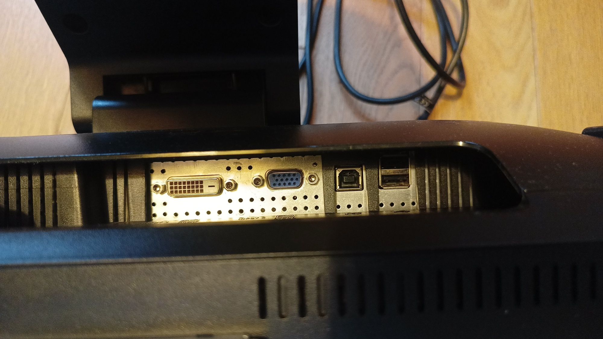 Oddam monitor NEC z zasilaczem, stan używany