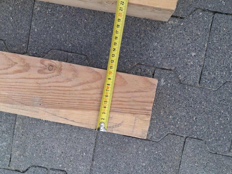 Belki slupy drewniane słuche