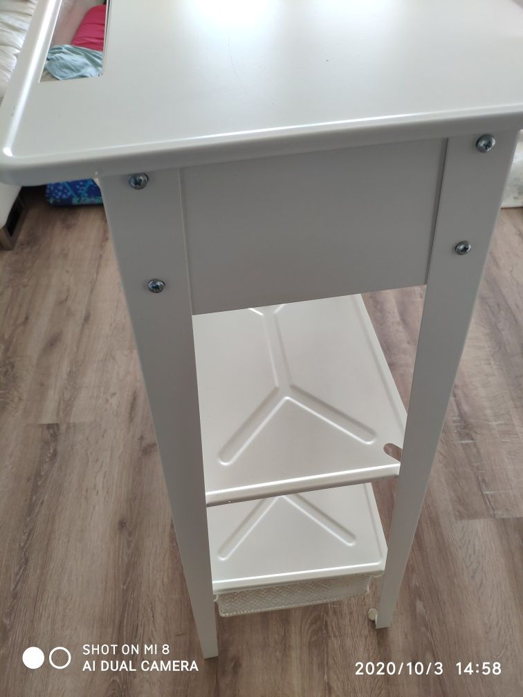 Mesa laptop IKEA como NOVA