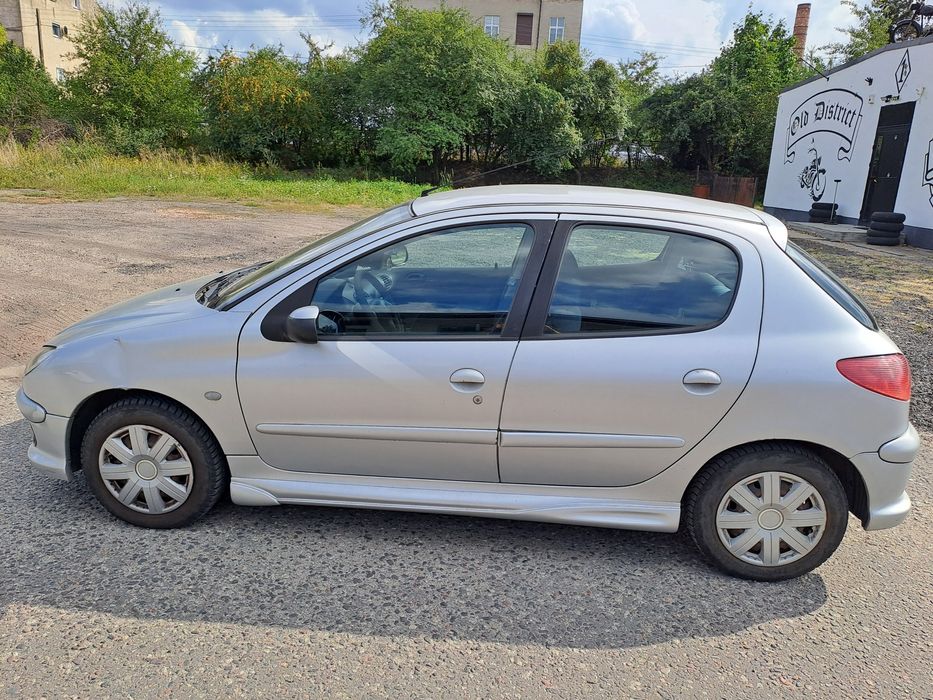 Peugeot 206. 1,4 benzyna,  niski przebieg   długo oc , nowy przegląd t