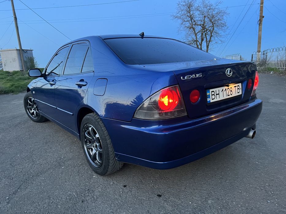 Лексус IS 200 ,2001 года
