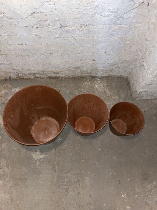 3 donice plastikowe brazowe (stan idealny)
