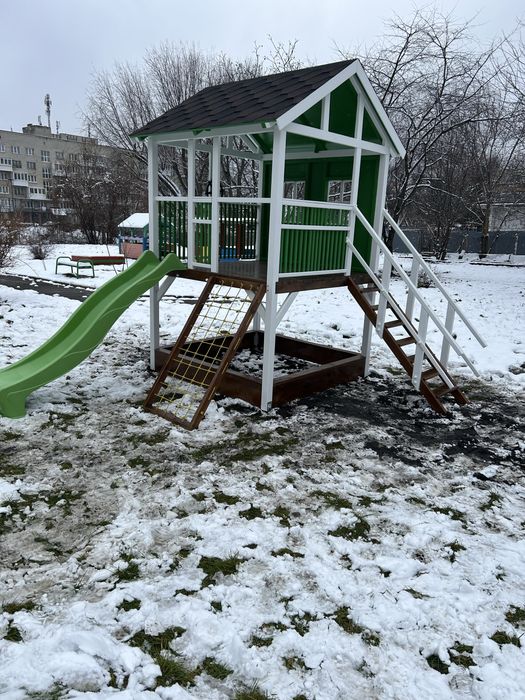 Дитячий майданчик драбина будиночок гірка канати штурвал