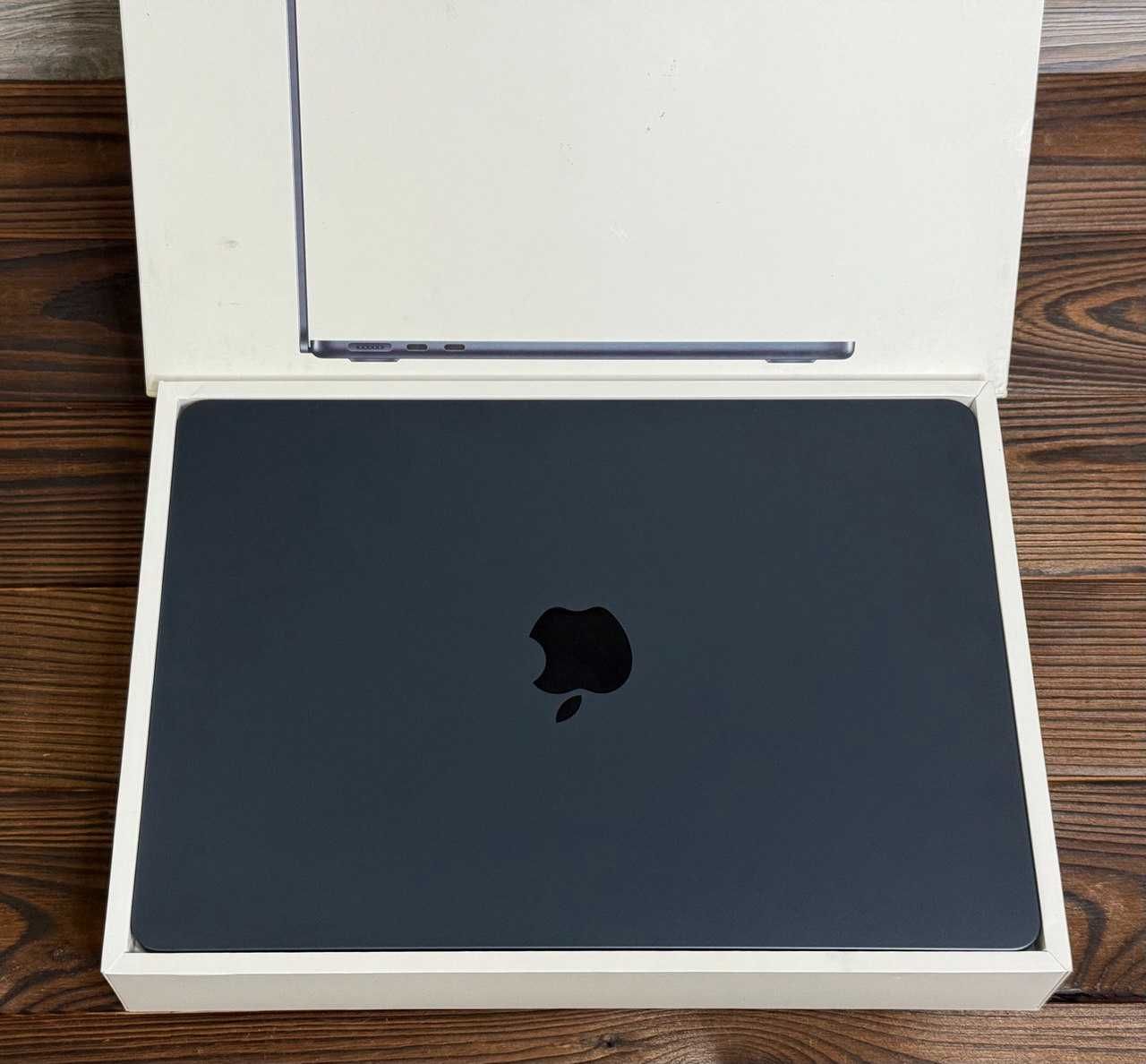 MacBook Air 13.6 Mid 2024 Midnight M3 16/256 (MC8K4) - 750 $$ Гарантия