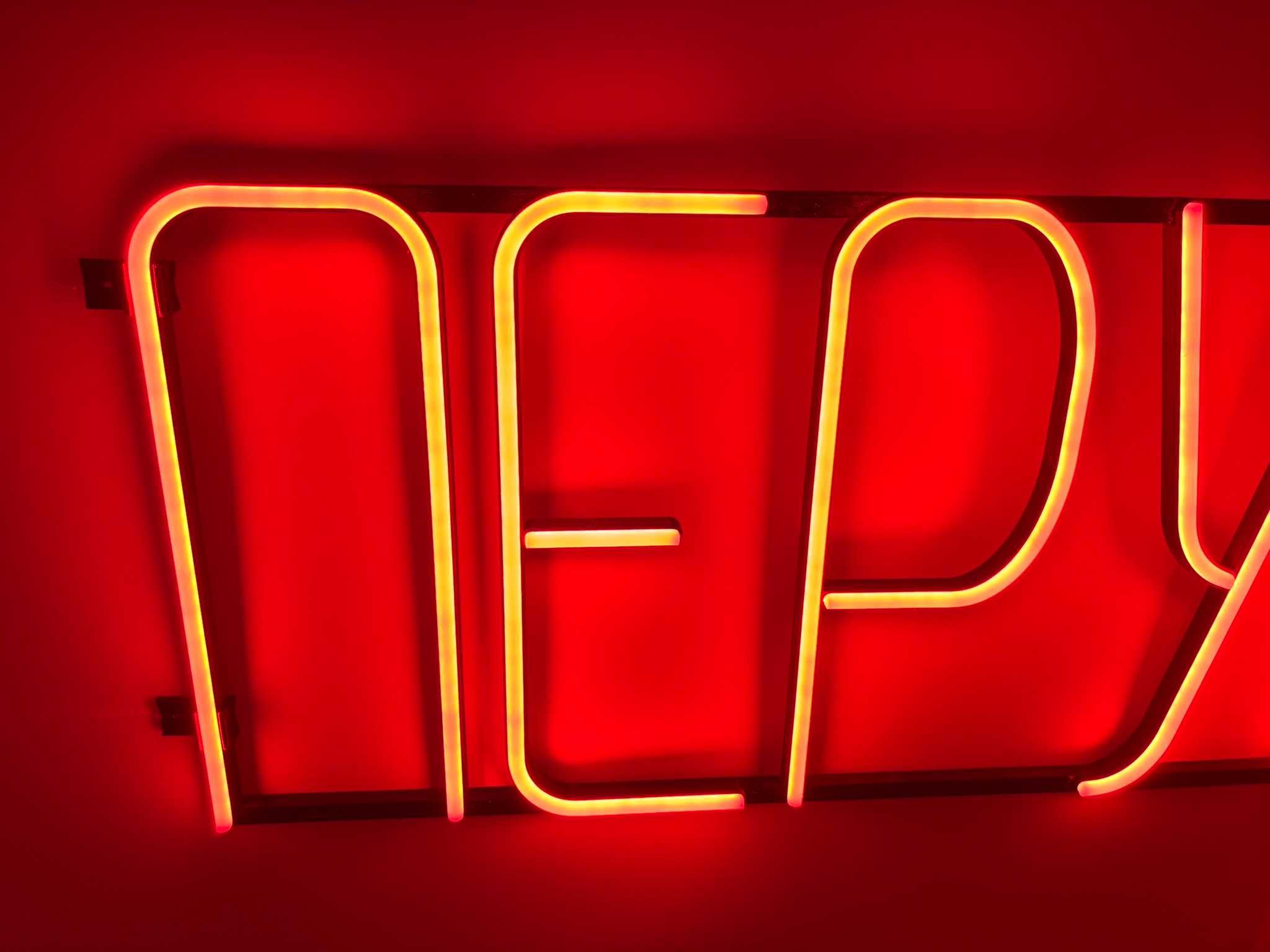 Неонова вивіска "Перукарня" червона, 1300*300 мм, нова