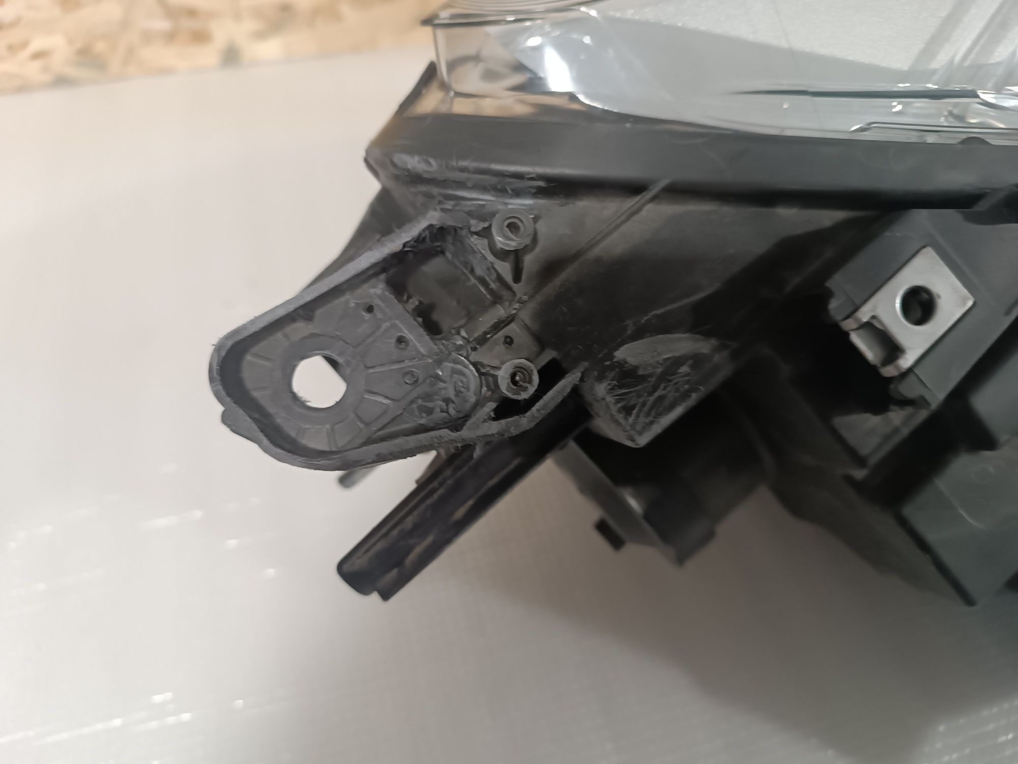 Farol Frente Opel Combo 2020