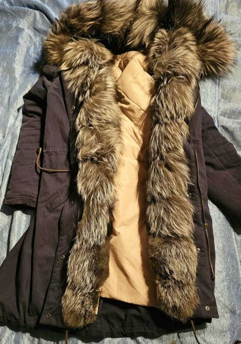 Стильна парка з чорнобуркою