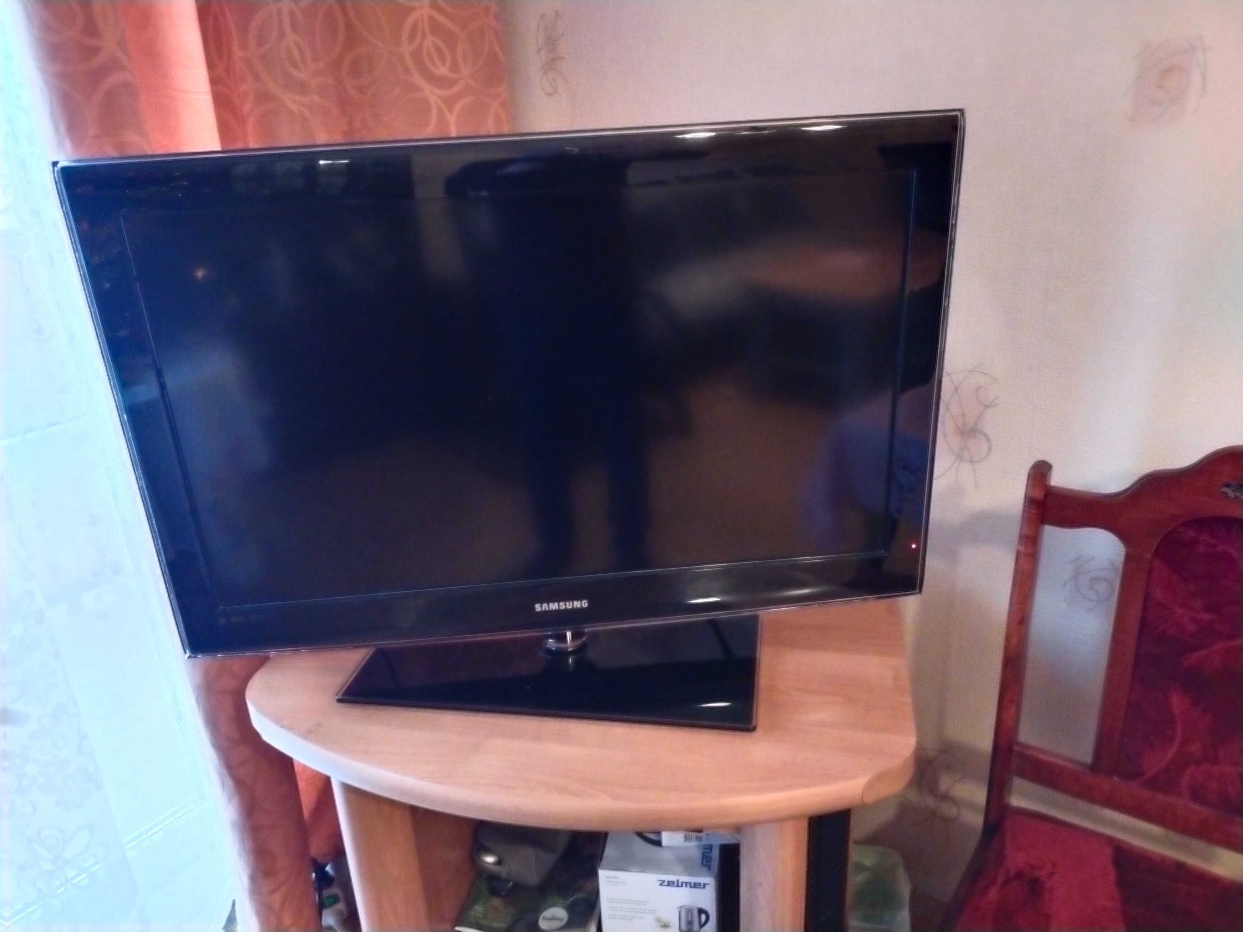 Sprzedam telewizor SAMSUNG 37'', uszkodzony, drobna usterka.