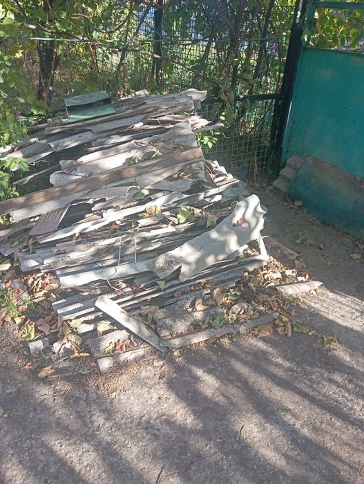 Отдам бесплатно строительный мусор в основном шифер