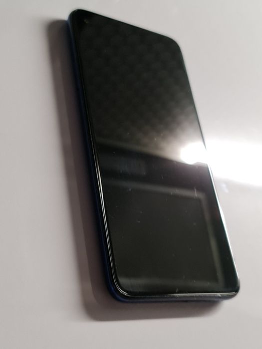Motorola Moto G8 XT2045-2 + ładowarka z kablem + etui + karta microSD