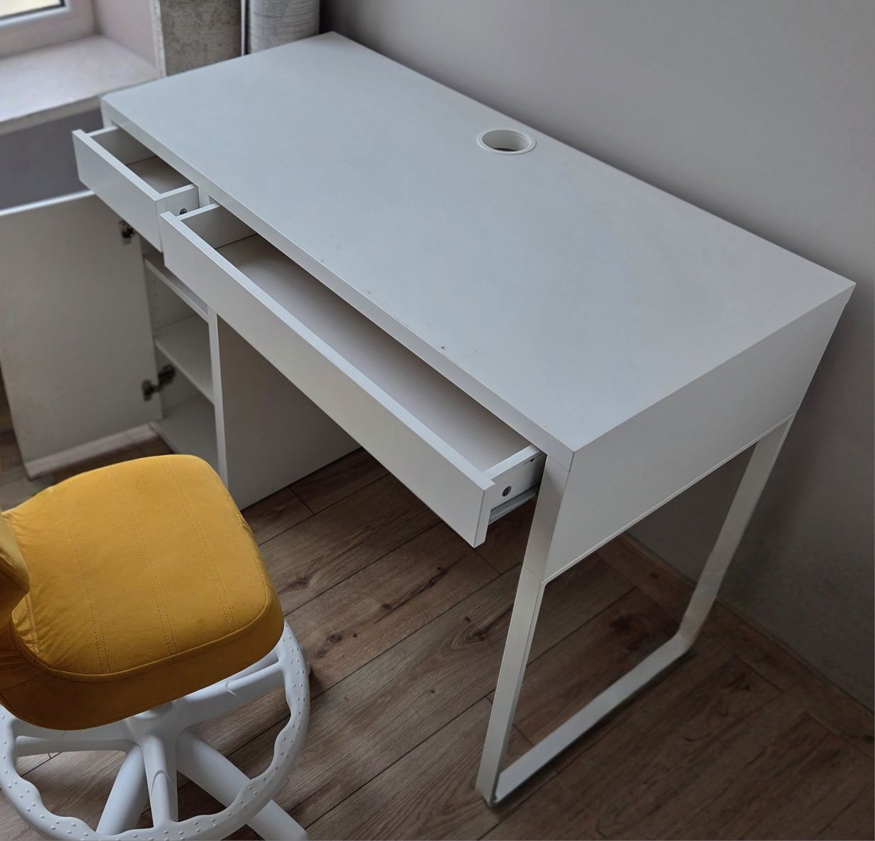 Funkcjonalne biurko IKEA MICKE - Stan dobry