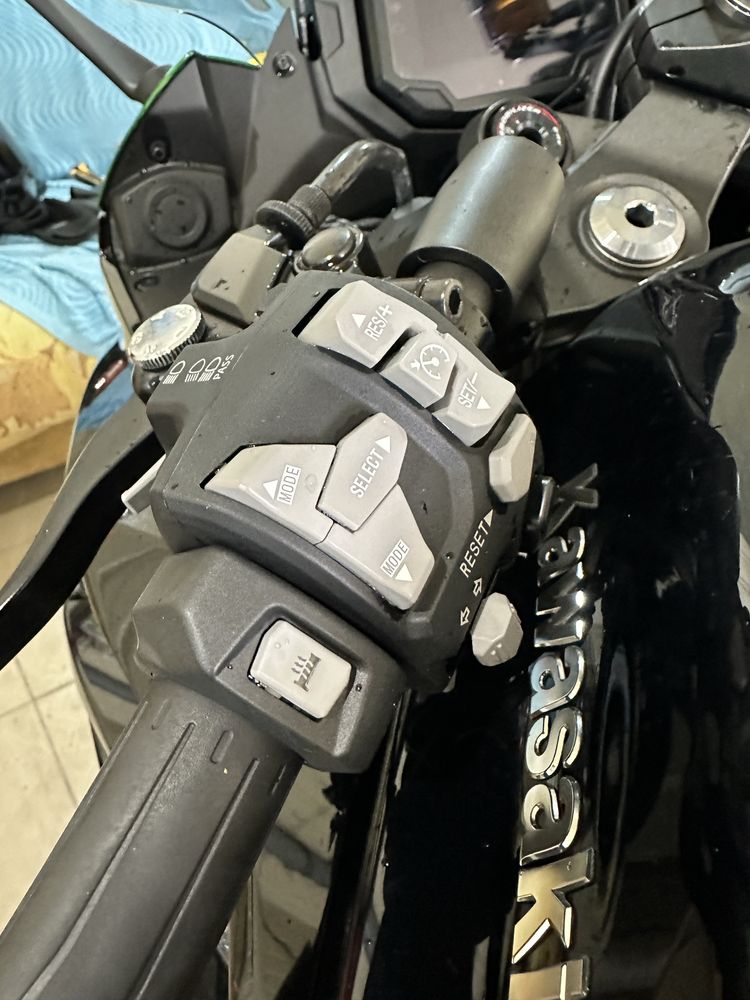 Продам Ninja 1000SX 2021 года идеал !