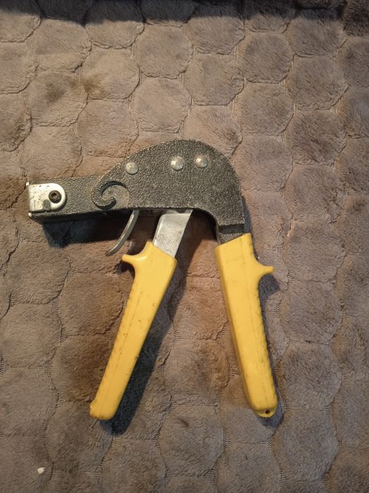 Закльопочник для дюбелів