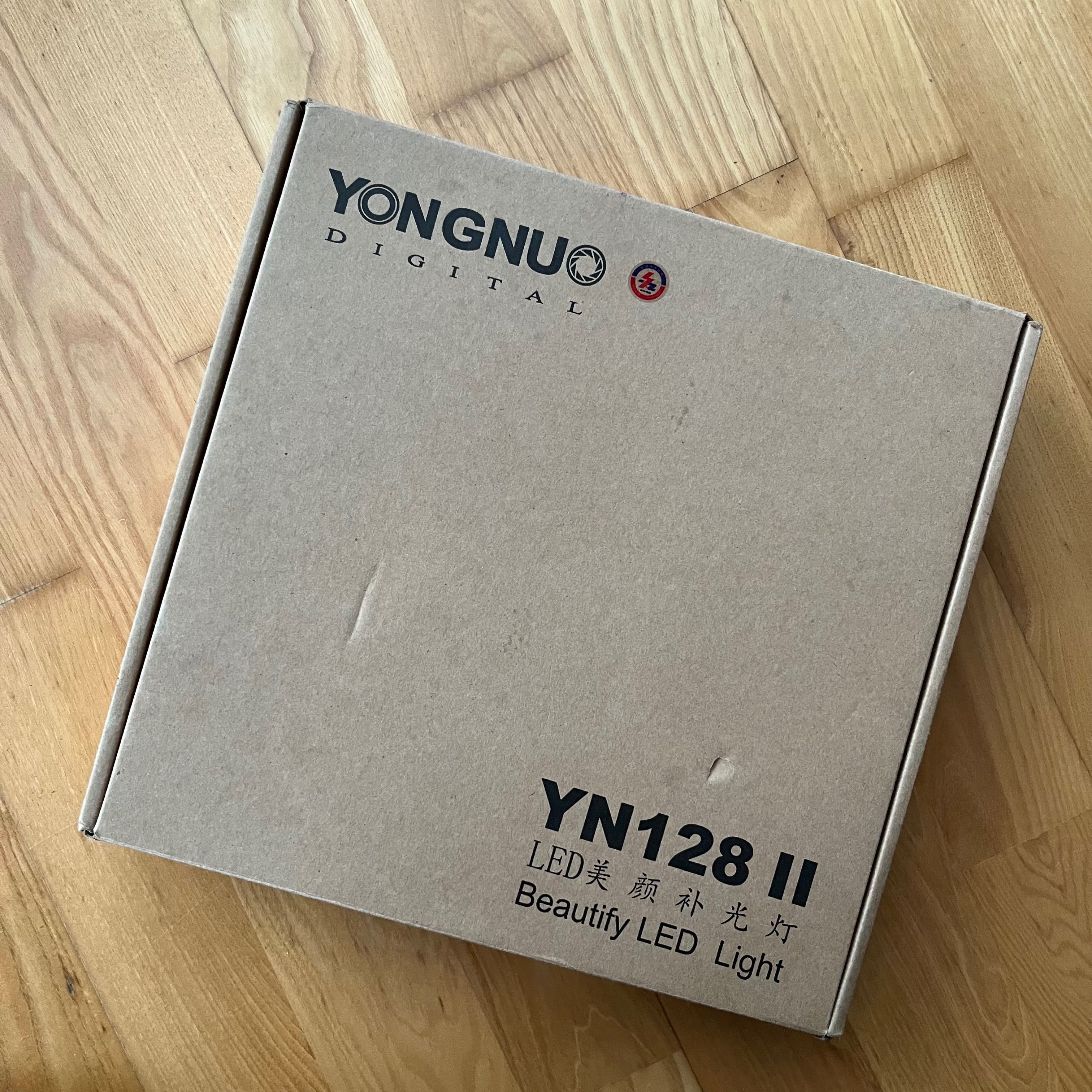 Lampa do wykonywania makijażu z uchwytem na telefon Yongnuo YN128 II