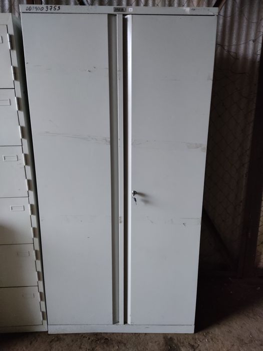 Продаю б.у канцелярський шкаф металлический.