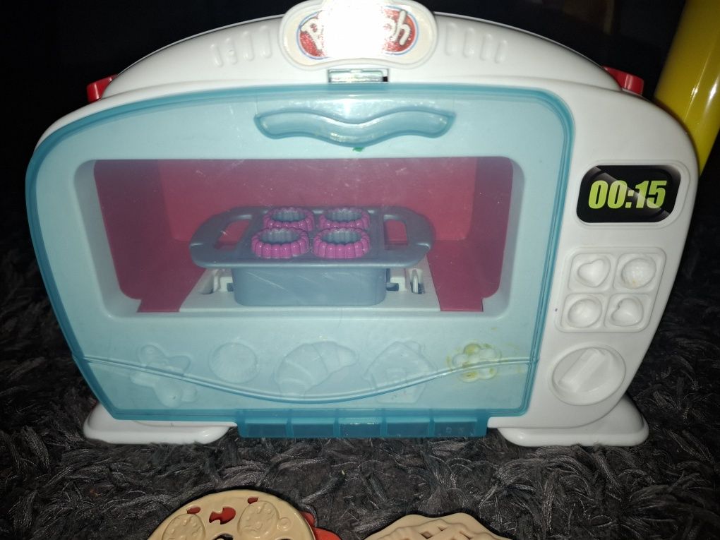 Play Doh piekarnik kuchenka z światełkiem i dźwiękiem.