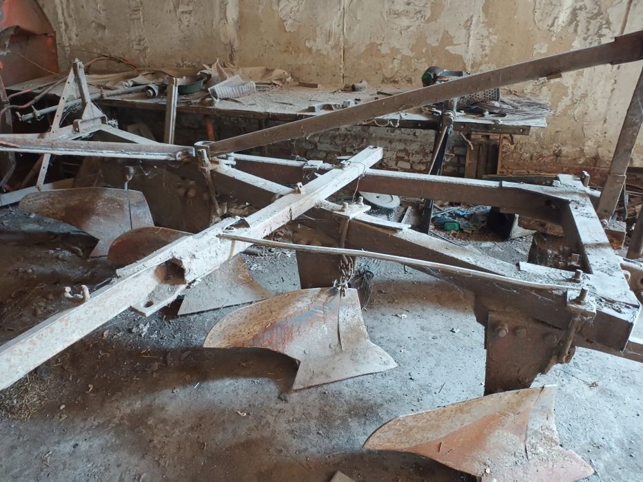 Продам плуг 4 корпусний