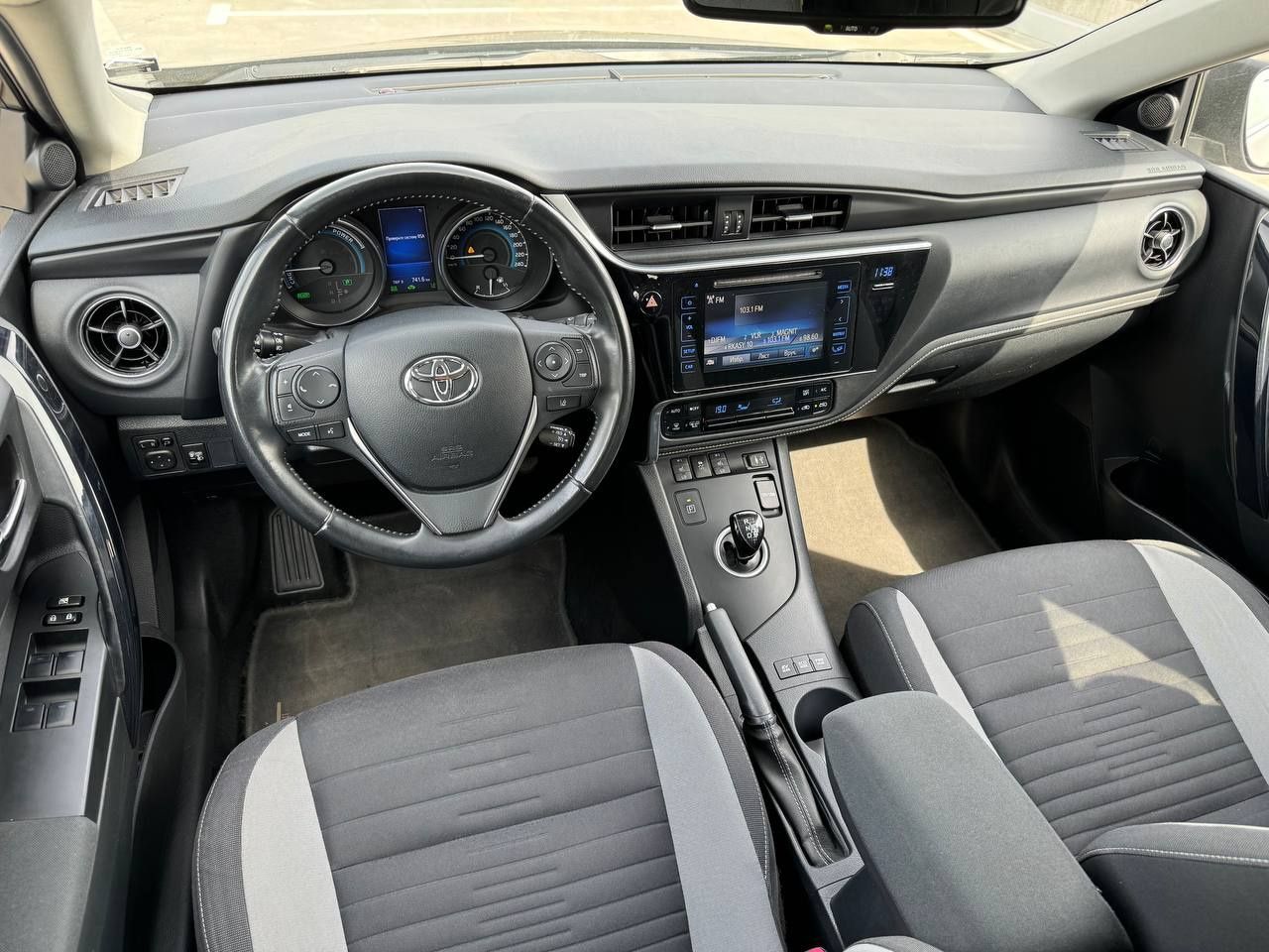 Toyota Auris  2015 року, Hybrid 1.8, автомат,передній привід, 167 т.км