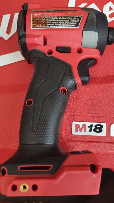 Топовий безщітковий імпакт шуруповерт Milwaukee 2953-20