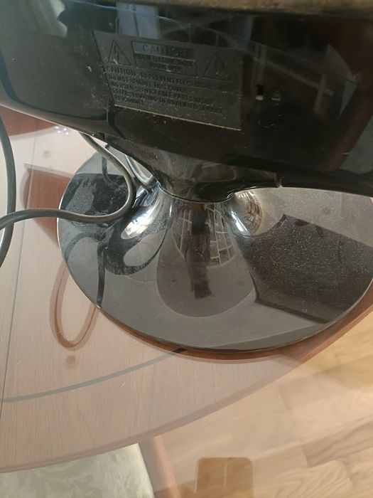 Televisor SAMSUNG T260HD com base de apoio para prateleira!