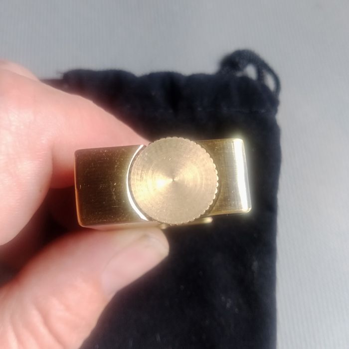 Бензиновая зажигалка