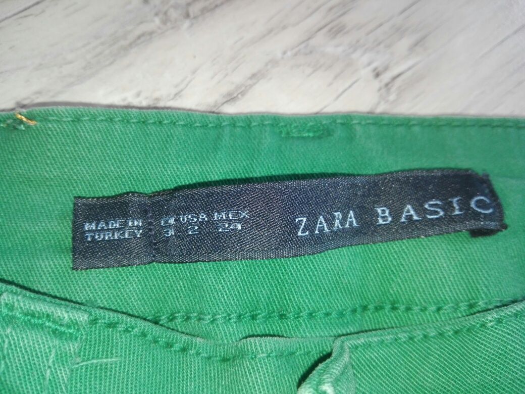 Zara / spodnie rurki / zip / r.34 / XS