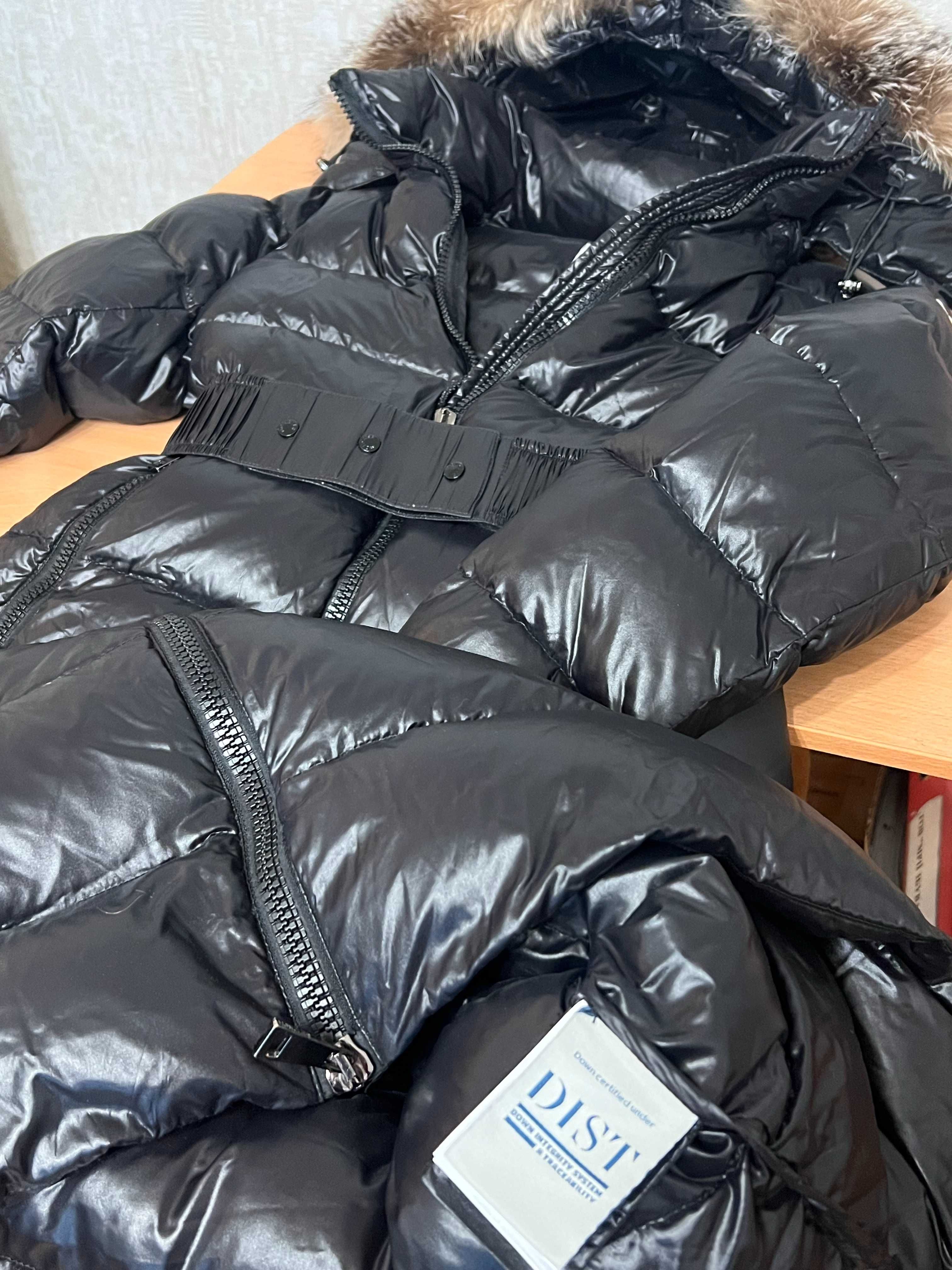 Жіночий пальто-пуховик Moncler