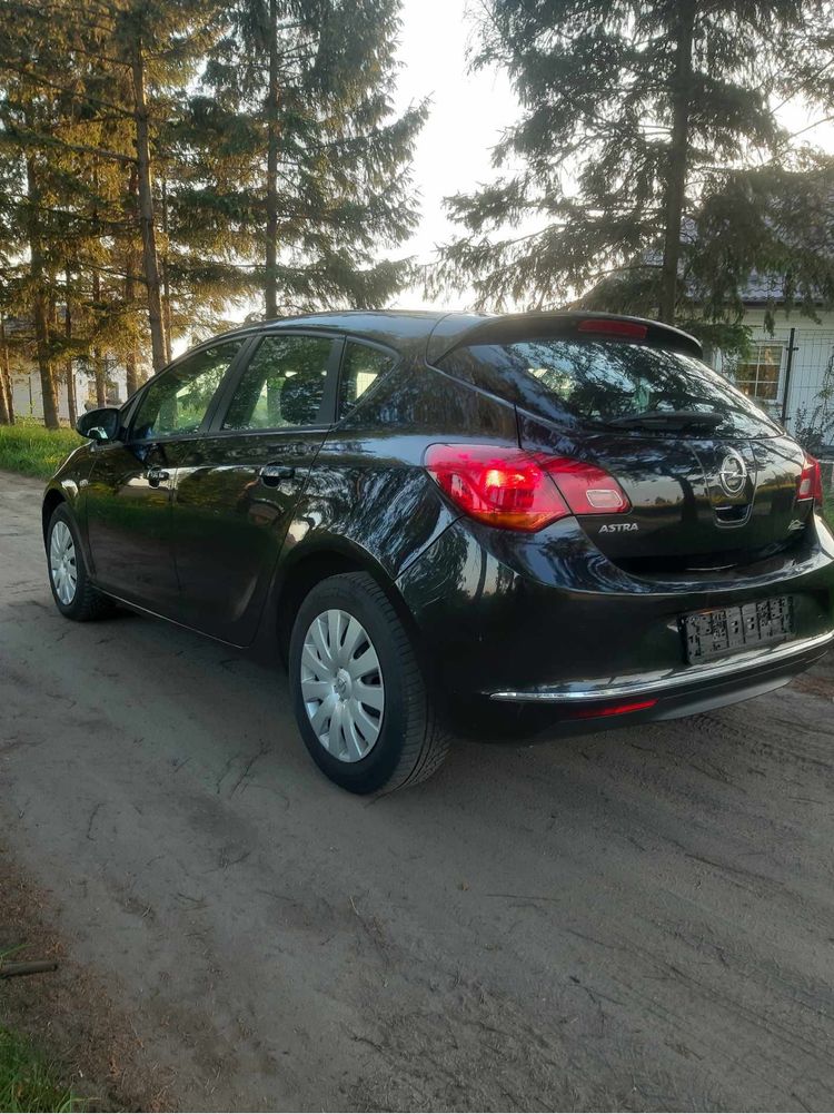 Opel Astra rok 2015