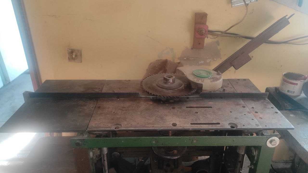 Станок деревообробний універсальний вертикальний