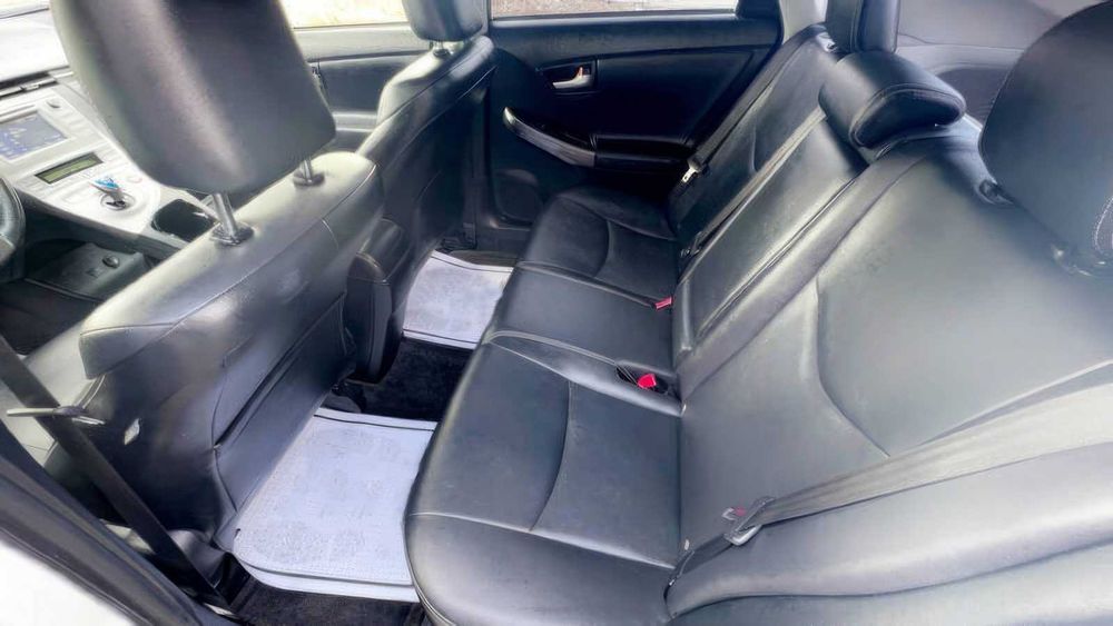 Toyota Prius Persona Series      2015