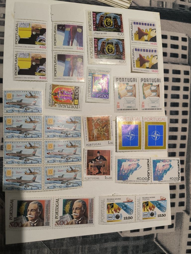 Coleção de selos infindável em bom estado