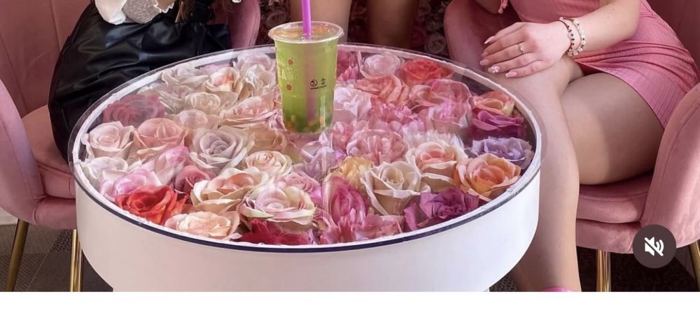 Stolik drewniany z podświetleniem