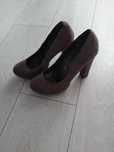 Buty na obcasie Mustang