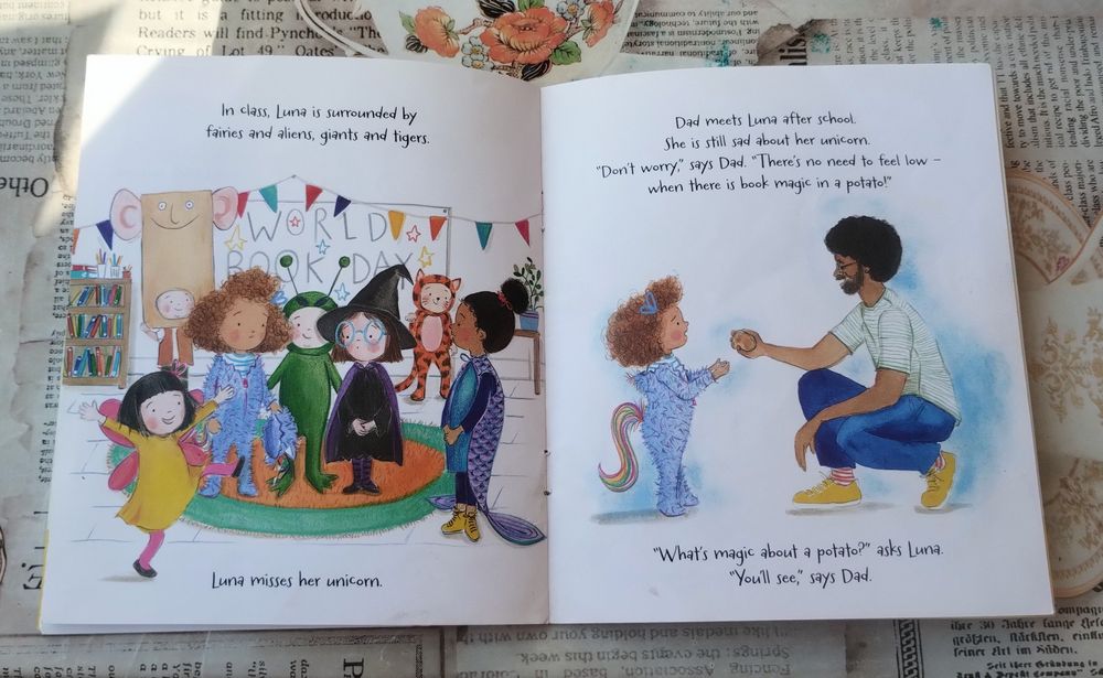 Книжка Luna Loves World Book Day — для малюків, англійською, як нова