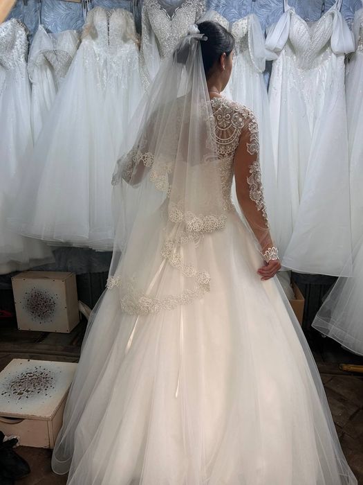 Весільна сукня , одягнена 1 раз, в чудовому стані