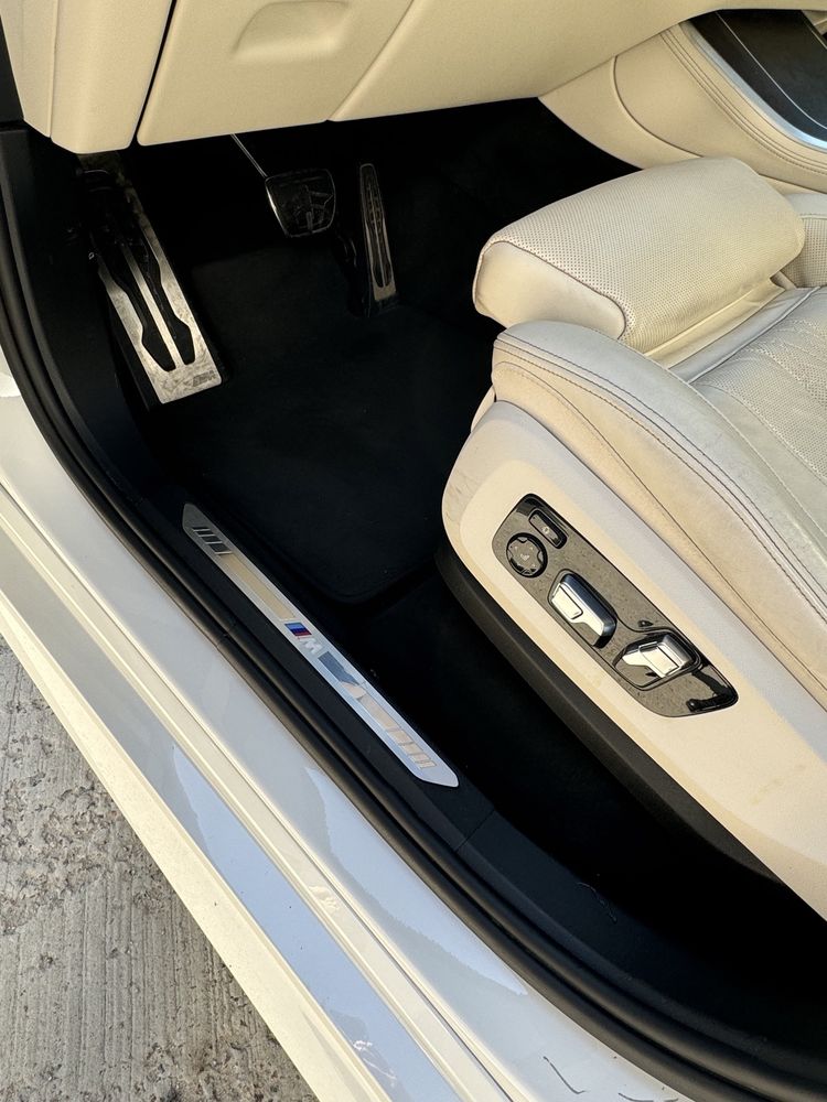 Автомобіль BMW X5 G05 S-drive 40i 3.0 2021 року білий перламутр