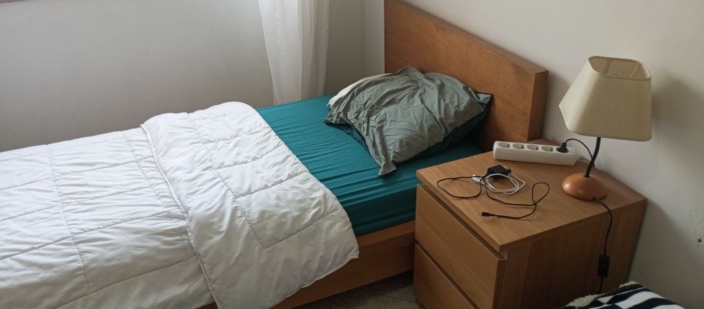Cama de solteiro.